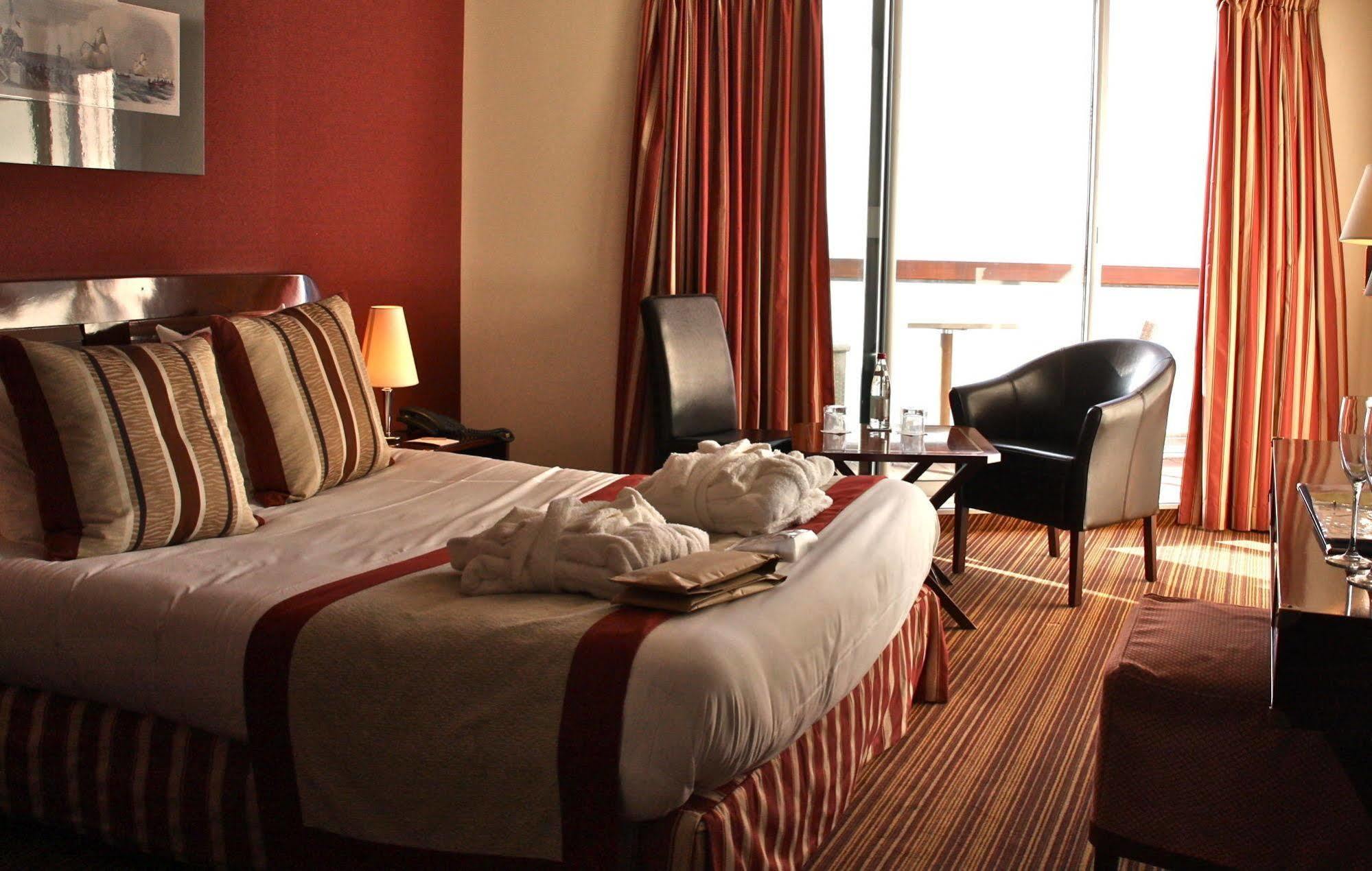 לה האברה Logis Hotel - La Petite Rade מראה חיצוני תמונה